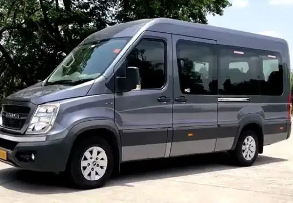 10 Seater Force Urbania Luxury Van in Delhi