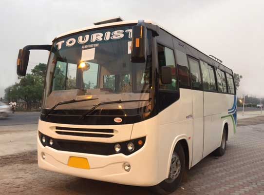 9-seater-tempo-traveller