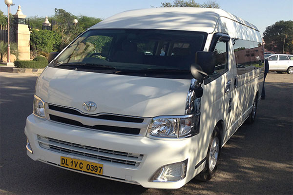 5 Seater Toyota Commuter Grand Hiace 5 Seater Toyota Commuter Grand Hiace