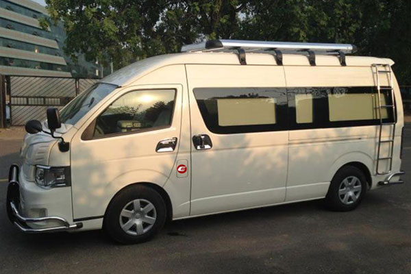 9 Seater Toyota Commuter Grand Hiace 9 Seater Toyota Commuter Grand Hiace