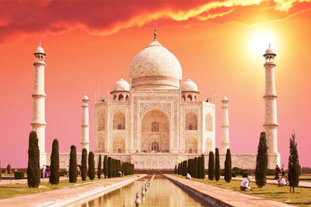 Travel from Delhi to Taj Mahal