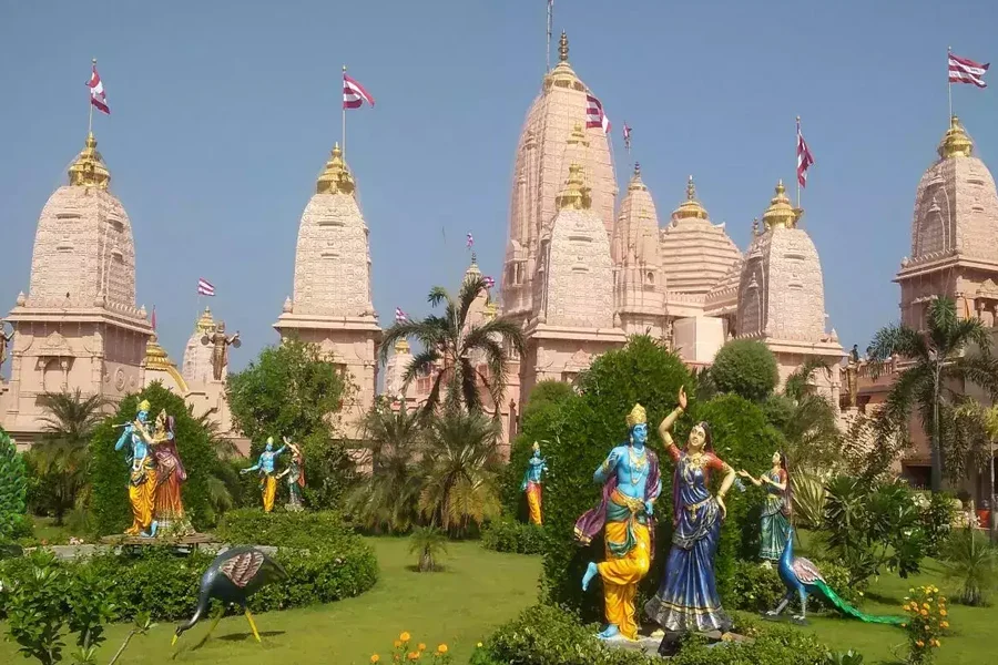 Ayodhya With Varanasi Tour Package Slide Image 1
