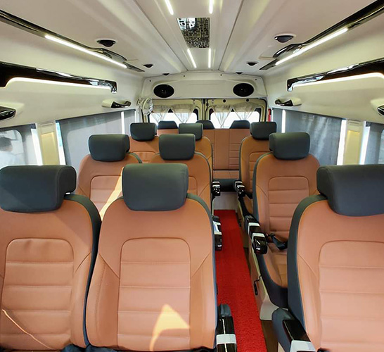 9 Seater Maharaja Luxury Tempo Traveller