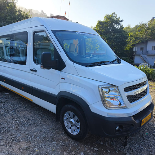 13 Seater Force Urbania Luxury Van in Delhi