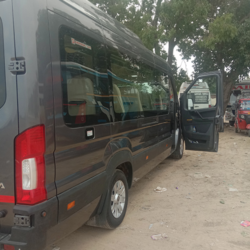 17 Seater Force Urbania Luxury Van in Delhi