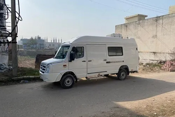 Caravan on Rent in Delhi