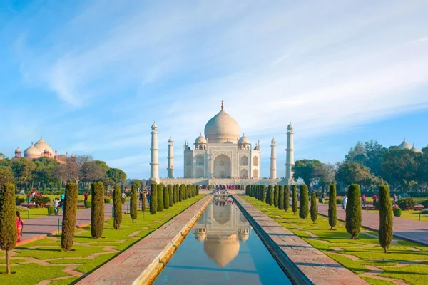 Delhi to Agra Car Rental
